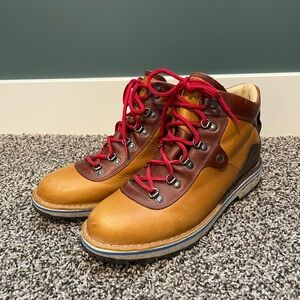 Merrell Waitsfield Collection leather boots. Womens 9.5. Honey with red laces.